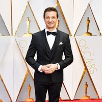 Jeremy Renner at the Oscars 2017 red carpet