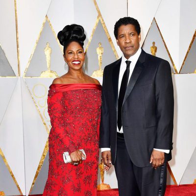 Denzel Washington and Pauletta Washington at the red carpet of the Oscars 2017