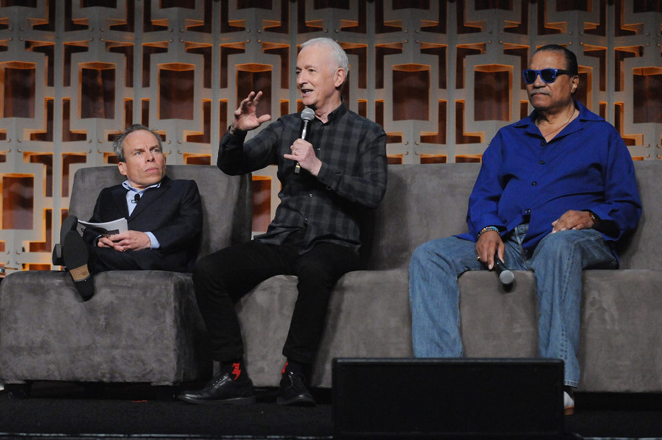 Warwick Davis, Anthony Daniels y Billy Dee Williams in the Star Wars Celebration