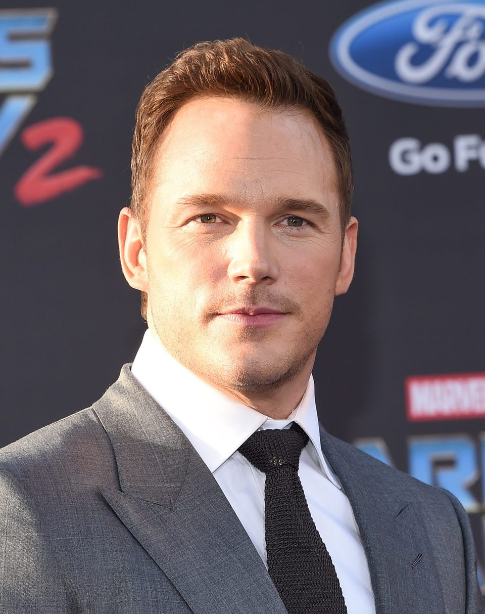 Chris Pratt poses at world premiere of 'Guardians of the Galaxy Vol. 2'