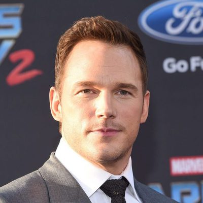 Chris Pratt poses at world premiere of 'Guardians of the Galaxy Vol. 2'