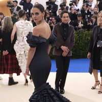 Katie Holmes on the red carpet of Met Gala 2017