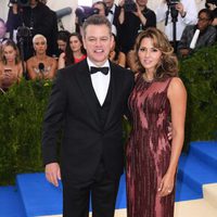 Mat Damon and Luciana Barroso on the Met Gala red carpet 2017