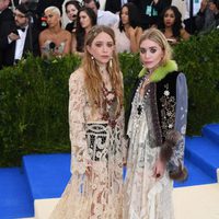 Mary-kate and Ashley Olsen on the Met Gala red carpet 2017