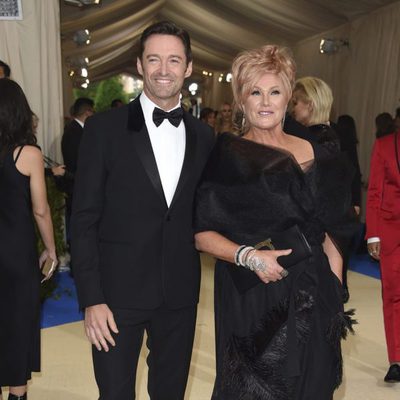 Hugh Jackman an his wife on the Met Gala red carpet 2017