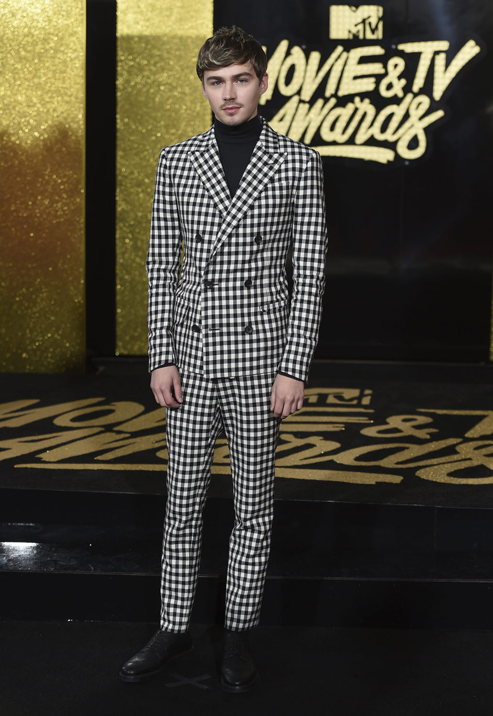 MIles Heizer in the red carpet of the MTV Movie & TV Awards 2017