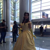 Fan dressed up like Bella in the D23