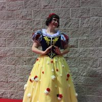 Fan dressed up like Snow White in the D23