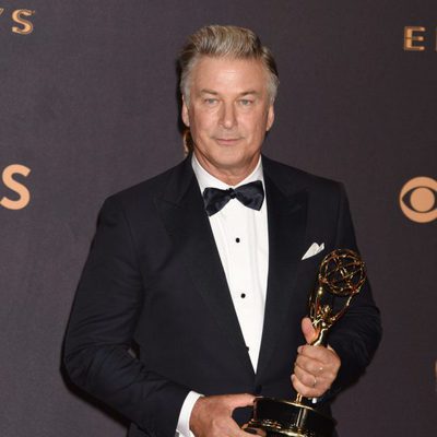 Alec Baldwin with his Emmy 2017 for Best Supporting Actor in a Comedy Series