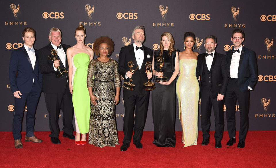 The 'San Junipero' team with their two Emmy 2017 for best movie for television and best script