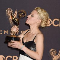 Kate McKinnon with the Emmy 2017 for best actress in a comedy series