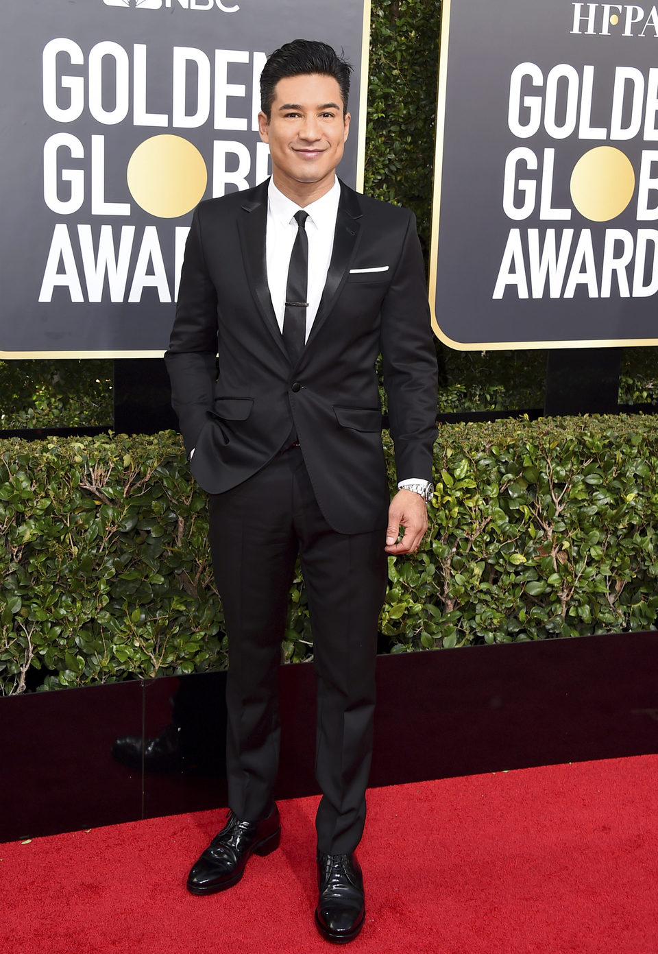 Mario Lopez at the Golden Globes 2018 red carpet