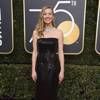 Yvonne Strahovski at the Golden Globes 2018 red carpet