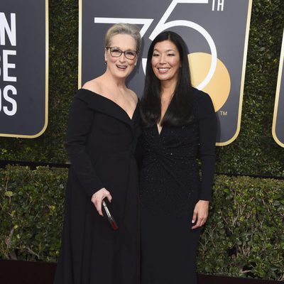 Meryl Streep and Al-jen Poo at the Golden Globes 2018 red carpet