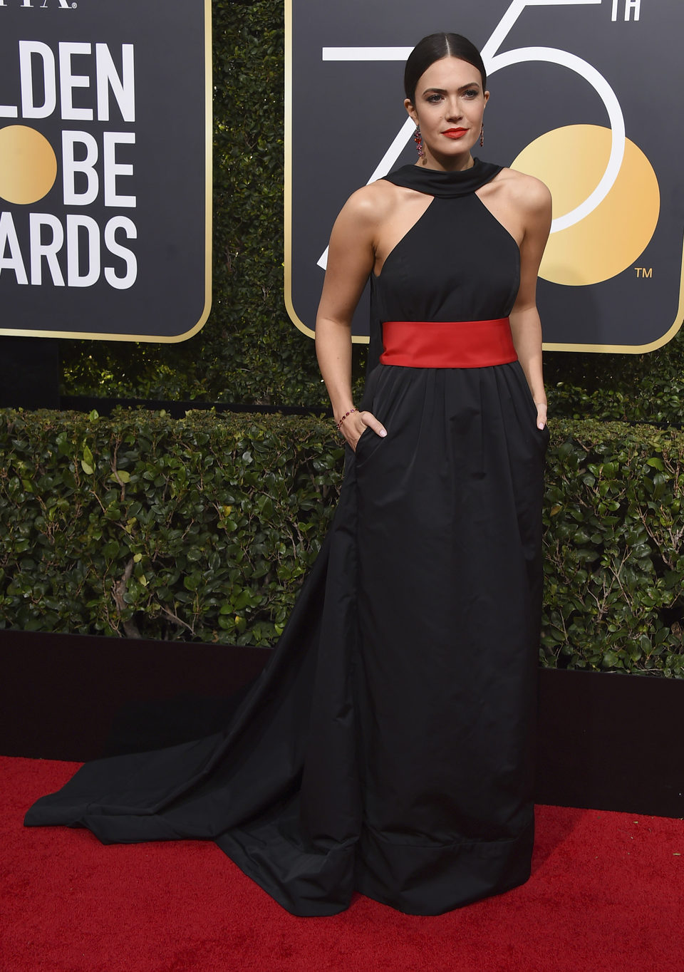 Mandy Moore at the Golden Globe's red carpet 2018