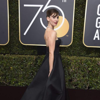 Alison Brie at the red carpet of the Golden Globes 2018