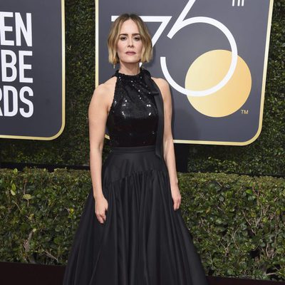 Sarah Paulson en la alfombra roja de los Globos de Oro 2018