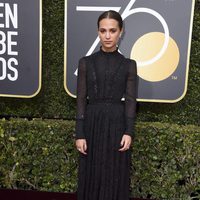 Alicia Vikander at the red carpet of the Golden Globes 2018