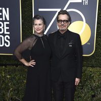 Gary Oldman and his wife at the Golden Globe's red carpet 2018