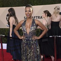 Samira Wiley smiles at 2018 Screen Actors Guild Awards red carpet