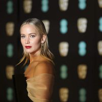 Jennifer Lawrence is drop dead gorgeous at the BAFTAs 2018