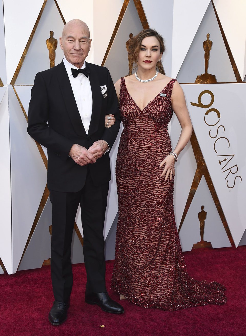 Patrick Stewart and his wife at the red carpet of the Oscars 2018