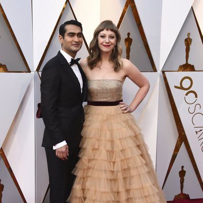 Kumail Nanjiani and Emily V. Gordon at the red carpet of the Oscars 2018