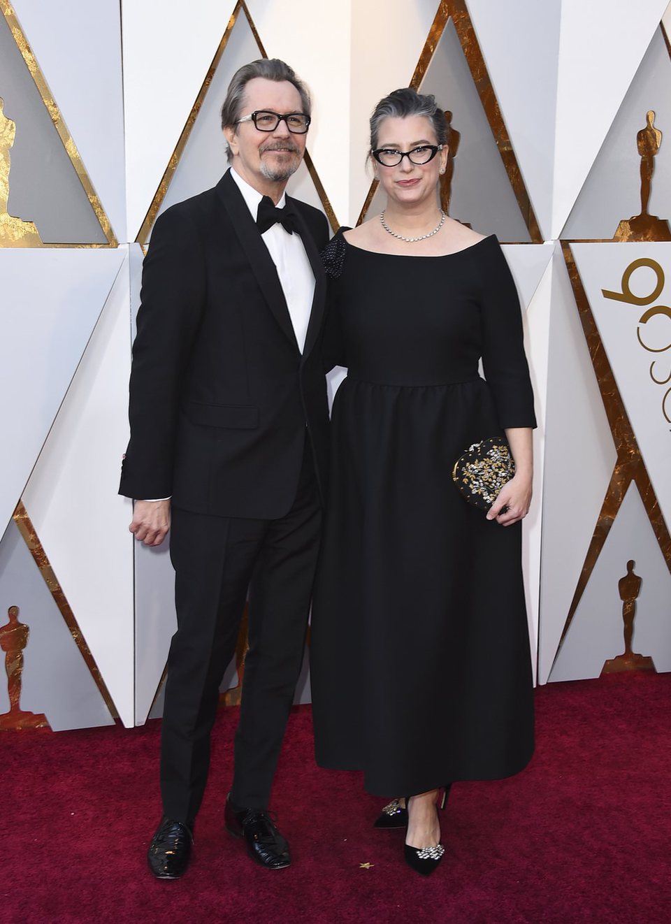 Gary Oldman and his wife at the red carpet of the Oscars