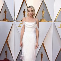 Margot Robbie at the Oscar 2018 red carpet