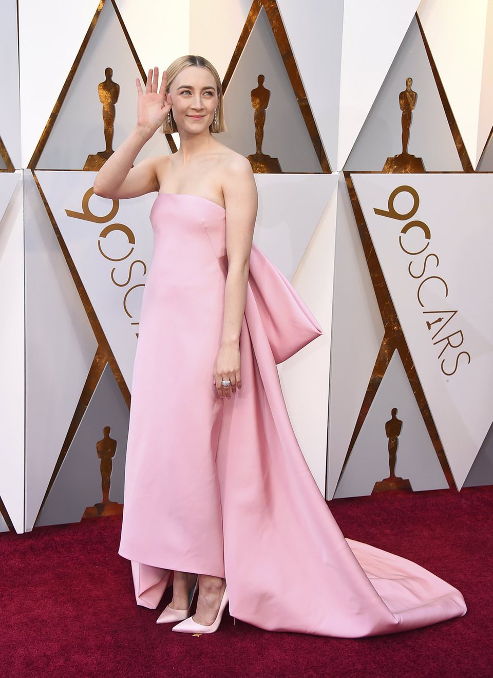 Saoirse Ronan at the red carpet of the Oscars