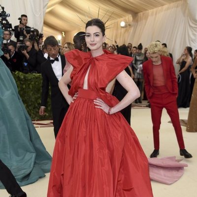 Anne Hathaway at the Met Gala 2018