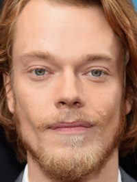  Alfie Allen