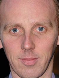  Ewen Bremner