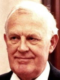  Joss Ackland