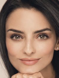  Aislinn Derbez