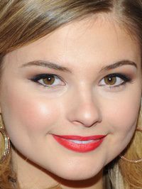  Stefanie Scott