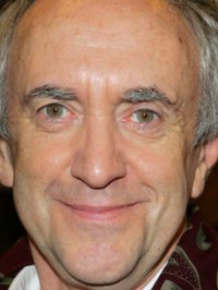  Jonathan Pryce