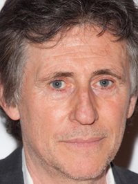  Gabriel Byrne