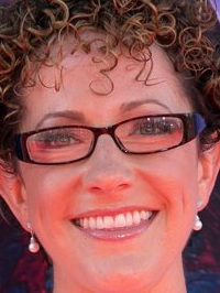  Nicole Perlman