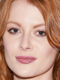  Emily Beecham