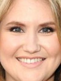  Jillian Bell