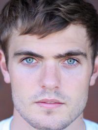  Alex Roe