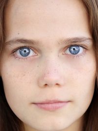  Oona Laurence