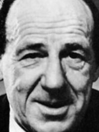  Michael Hordern