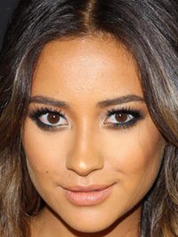  Shay Mitchell