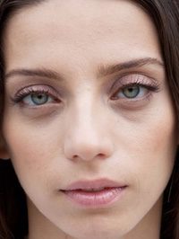  Angela Sarafyan