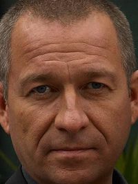  Sean Pertwee