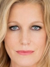  Anna Gunn