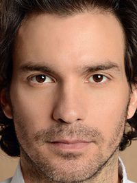  Santiago Cabrera