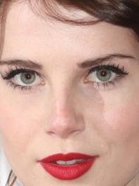  Lucy Boynton